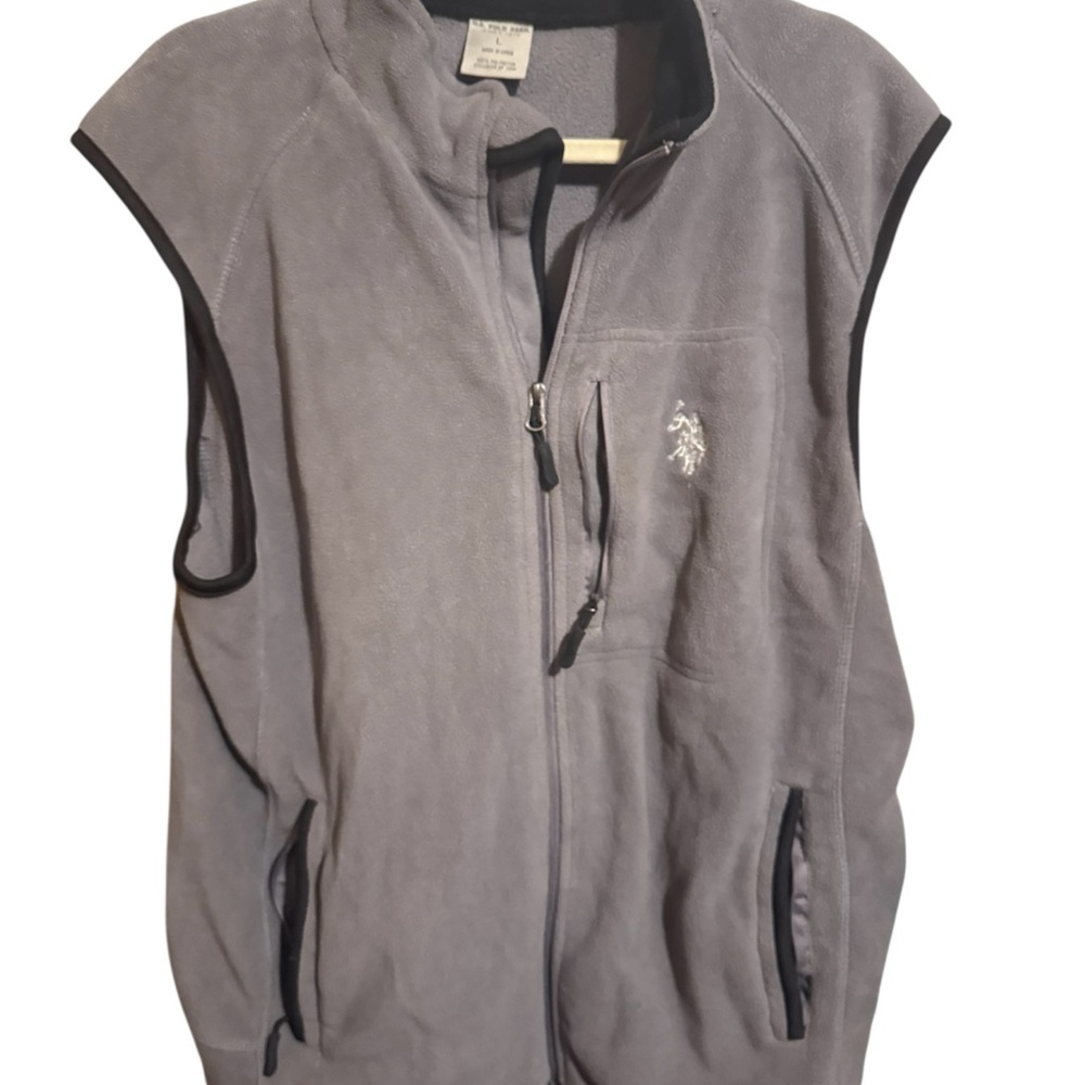 U.S. Polo Assn. Men's large Gray full zip sleeveless Vest outdoor fall layering